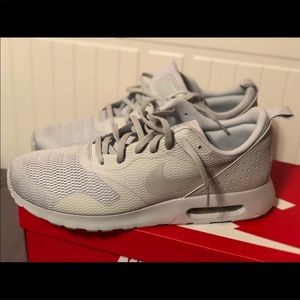 Nike Men’s Sneakers Air Max Tavas premium grey